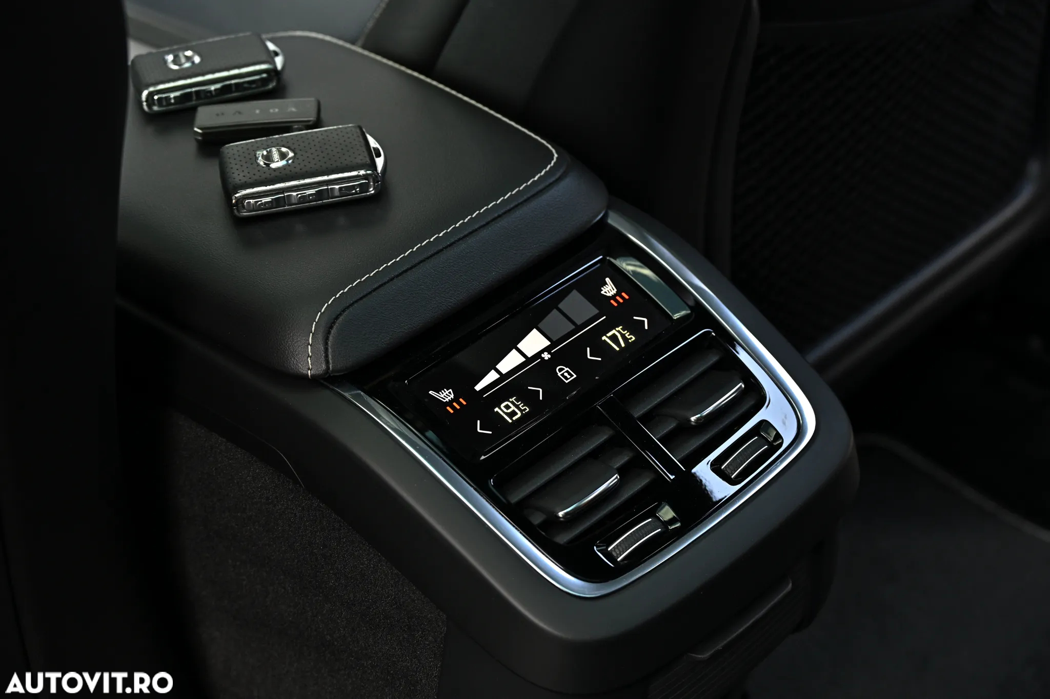 Volvo XC 60 D5 AWD Geartronic RDesign - 25