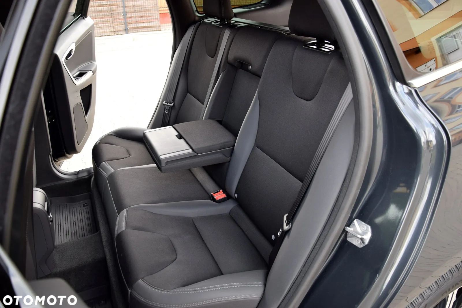 Volvo XC 60 D4 AWD Momentum - 23