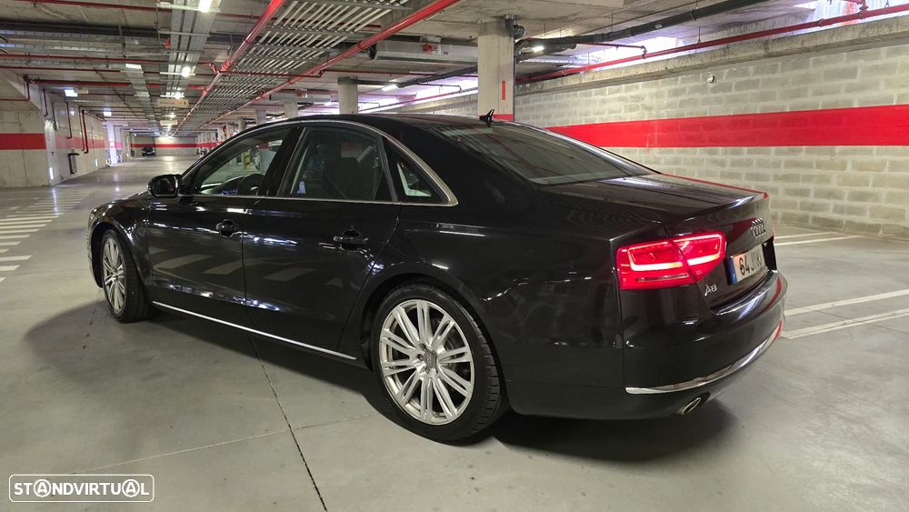 Audi A8 2010 photo 2