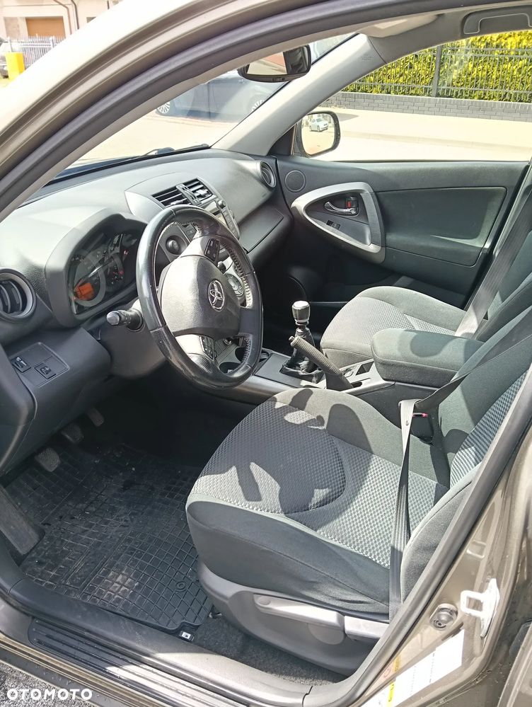 Toyota RAV4 - 6