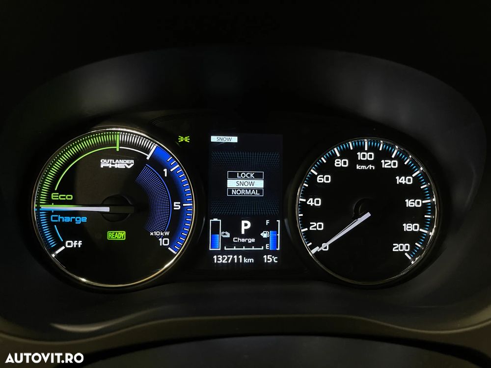 Mitsubishi Outlander 2.4 4WD Plug-In Hybrid - 27