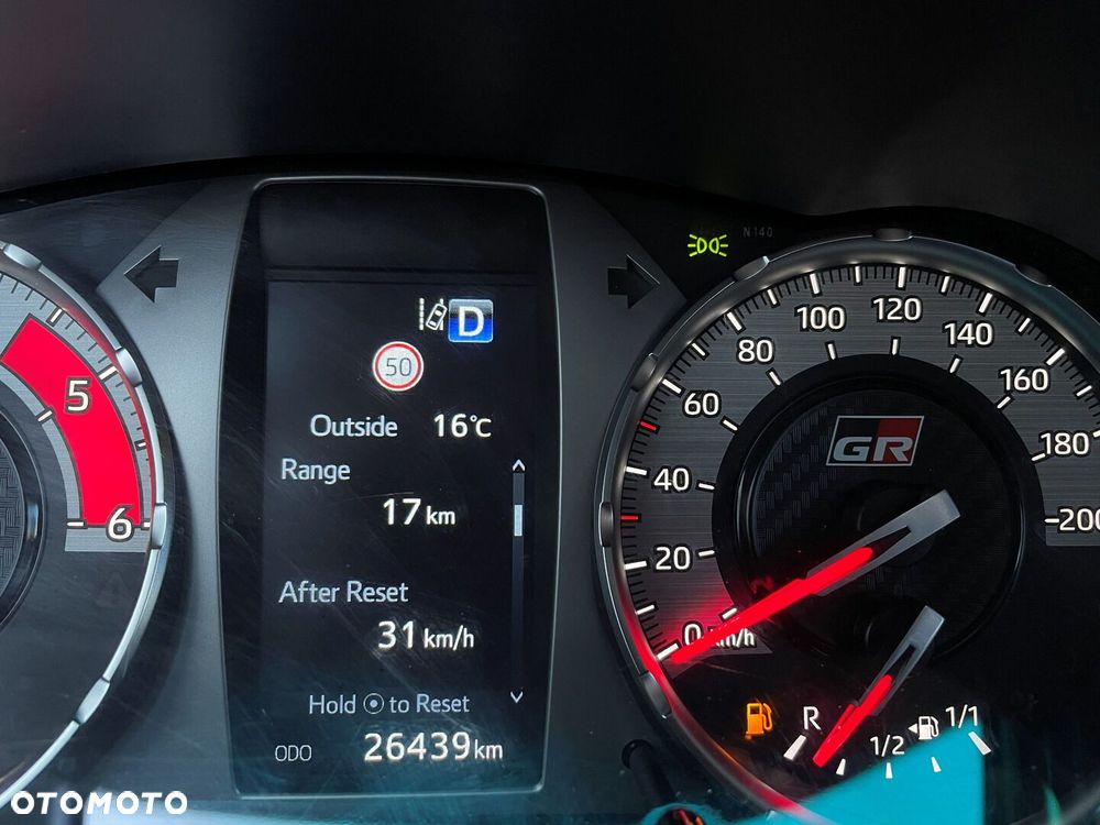 Toyota Hilux 2.8 D-4D Double Cab GR Sport 4x4 - 9