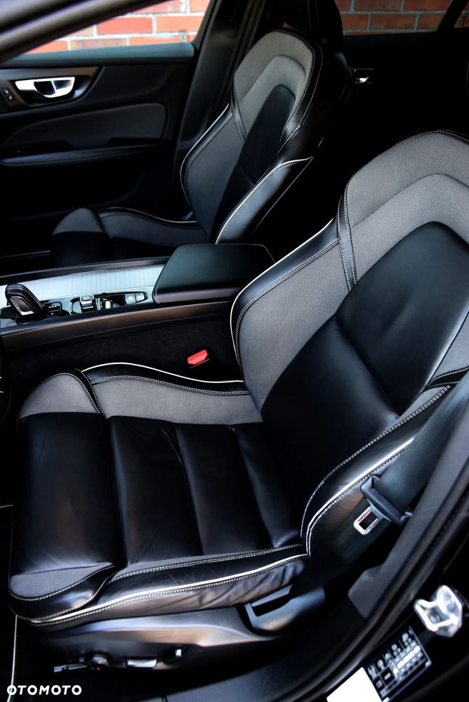Volvo V60 B4 D R-Design - 22