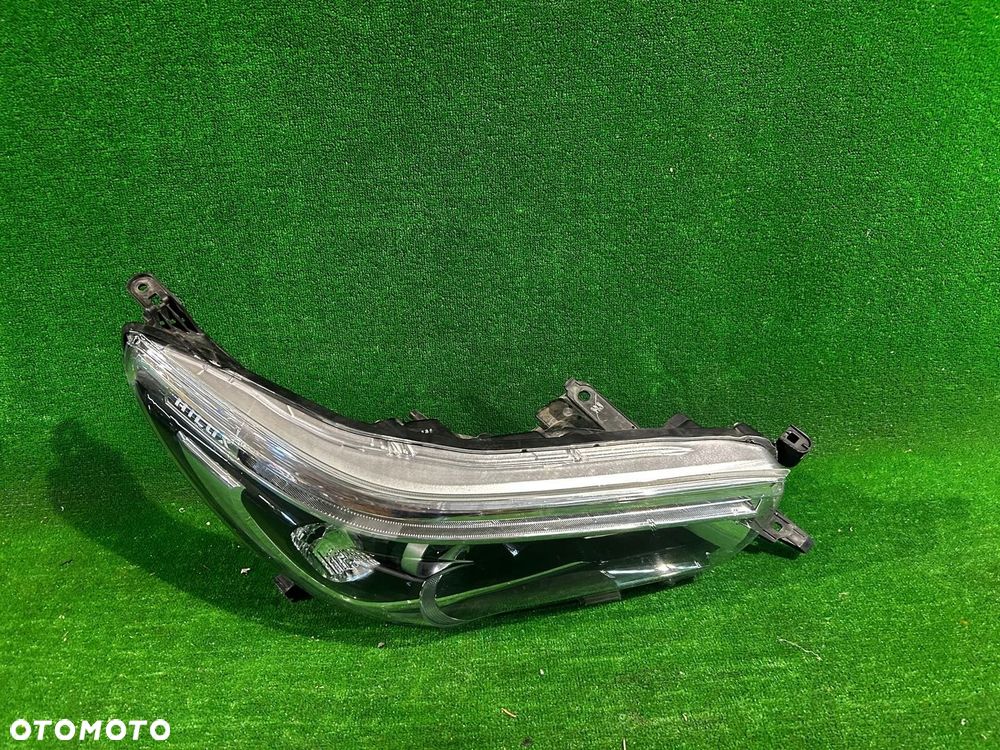 REFLEKTOR PRAWY TOYOTA HILUX VIII FULL LED - 3