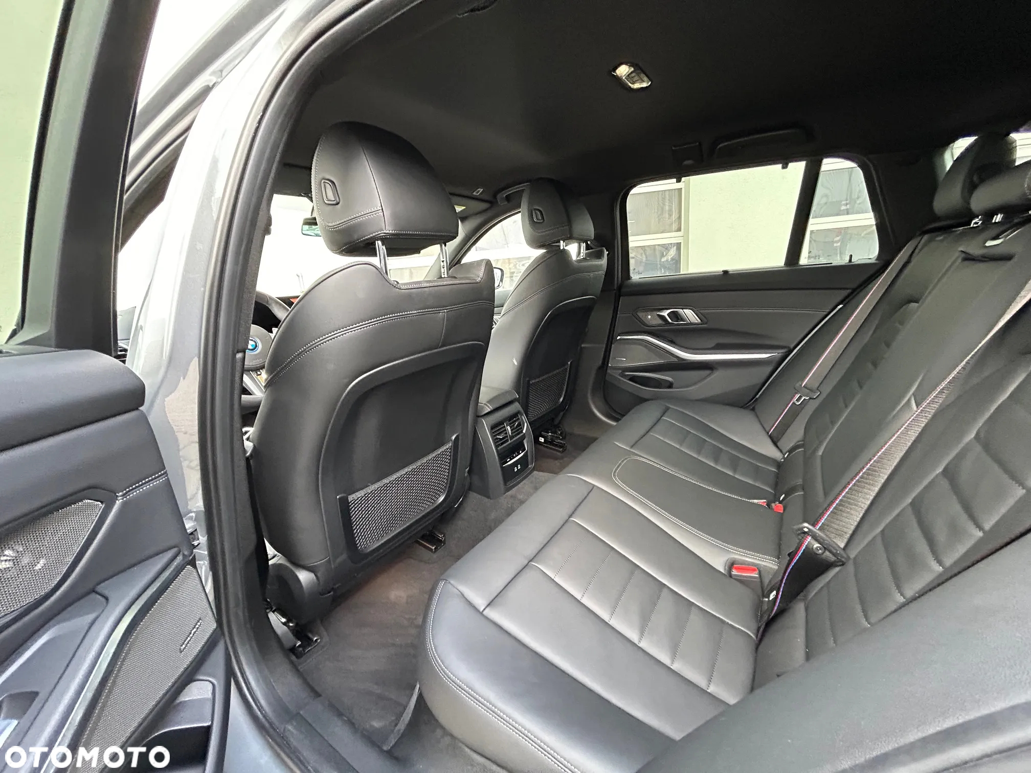 BMW Seria 3 330e xDrive M Sport sport - 12