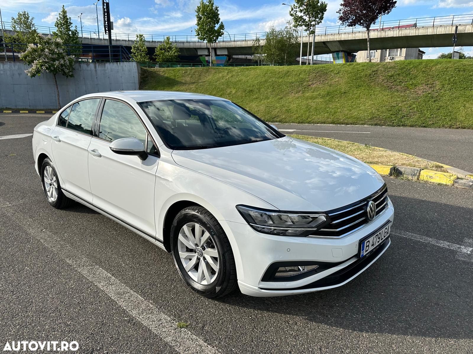Volkswagen Passat - 1