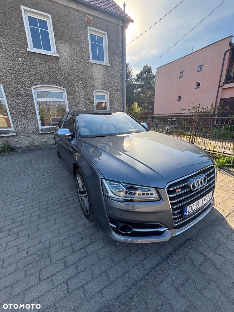 Audi S8 - 1