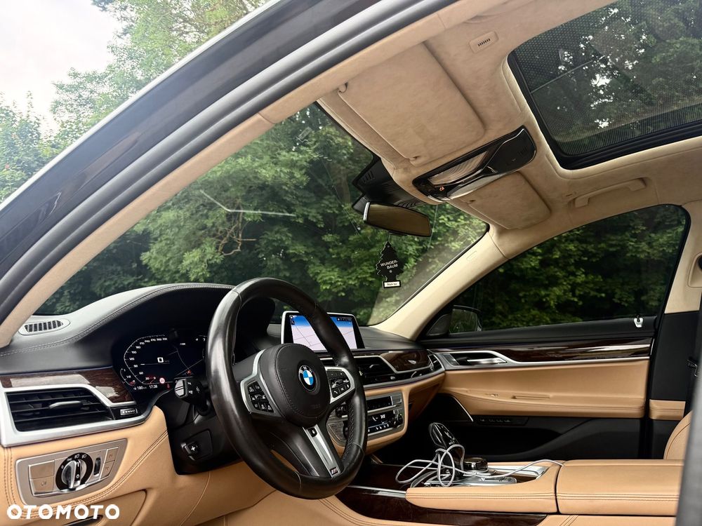 BMW Seria 7 750i xDrive sport - 9