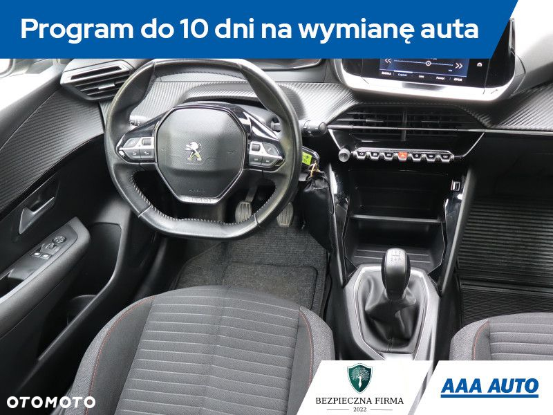 Peugeot 208 - 8