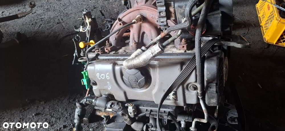 Silnik Słupek Peugeot 206  1,4 B KFW