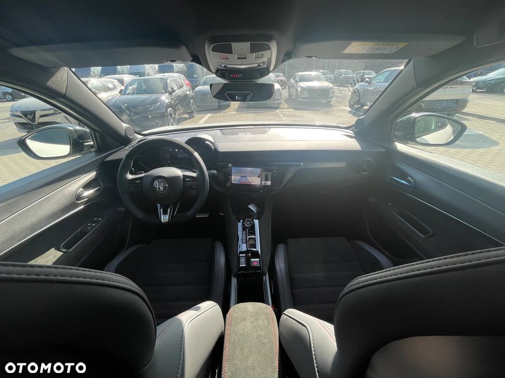 Alfa Romeo Junior 1.2 mHEV Ti eDCT - 12