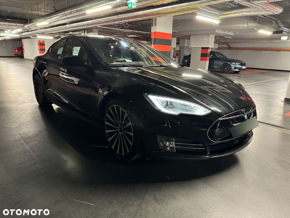 Tesla Model S 85 D - 12