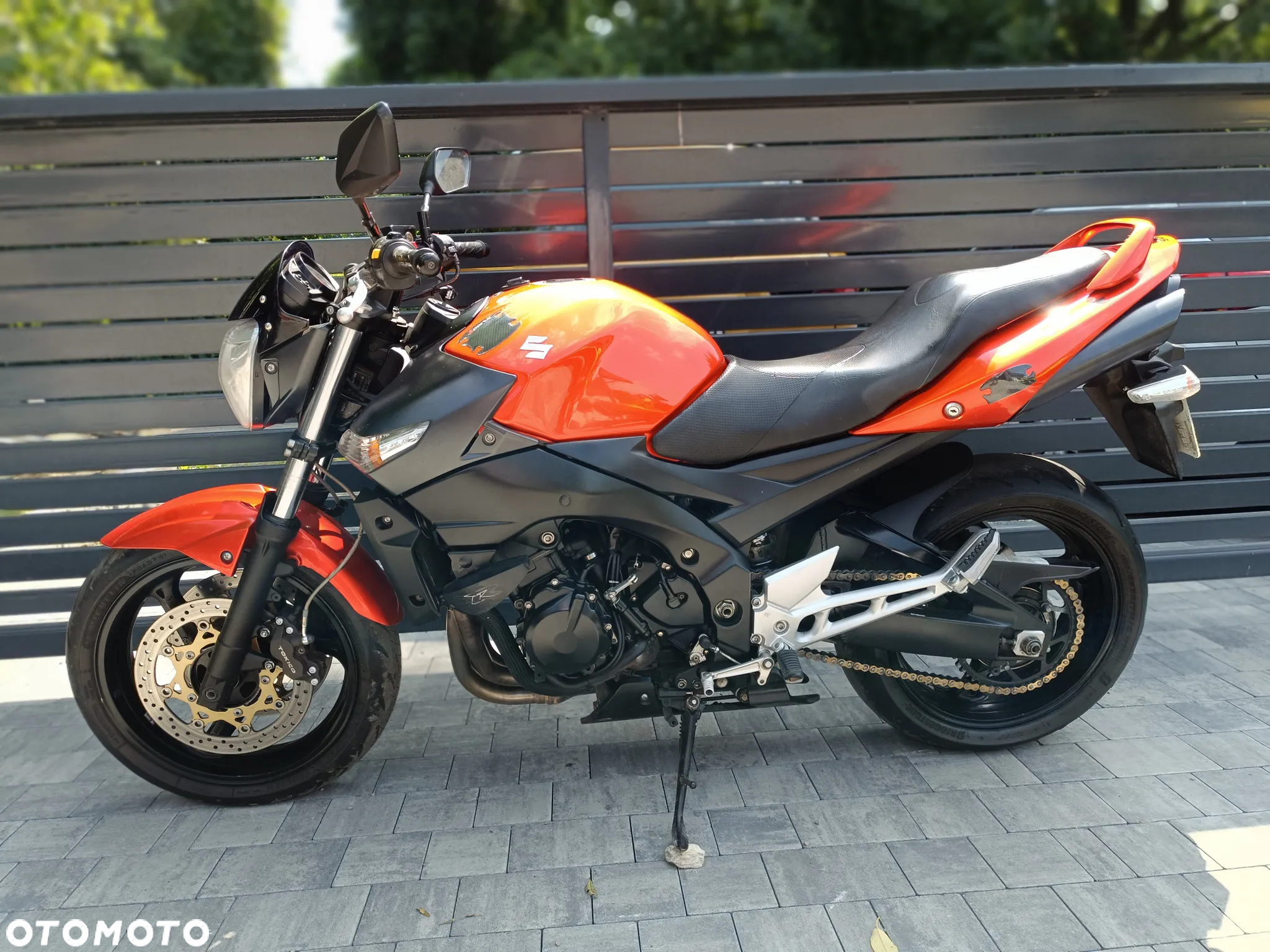 Suzuki GSR - 21