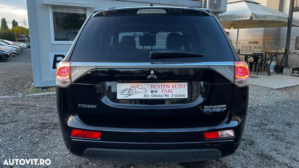 Mitsubishi Outlander - 40