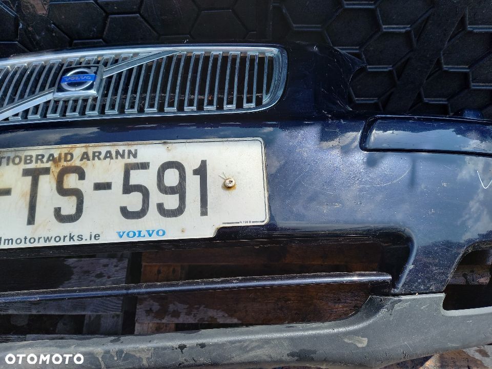Zderzak przód przedni Volvo v70  05r. kod A981 - 9