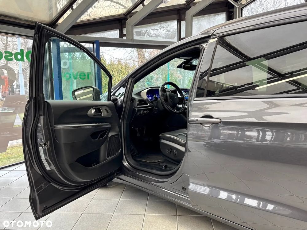 Chrysler Pacifica - 13