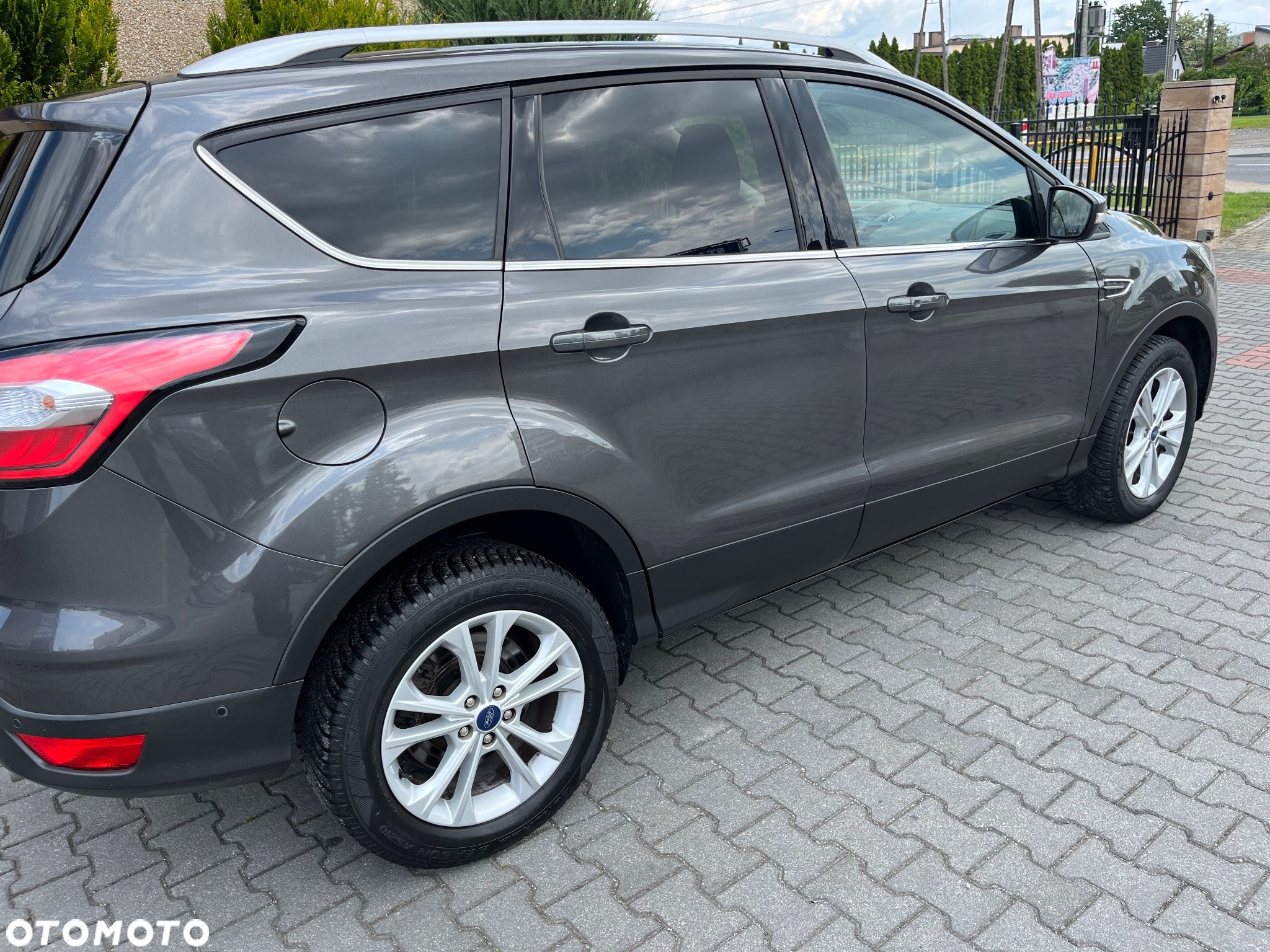 Ford Kuga 2.0 TDCi 2x4 Titanium - 4
