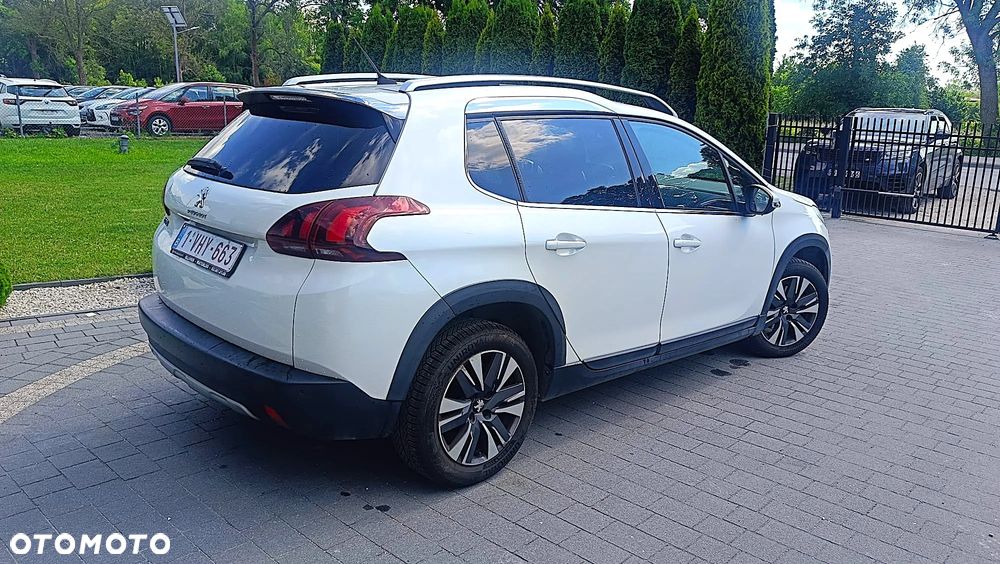Peugeot 2008 1.2 Pure Tech GPF Signature S&S - 3