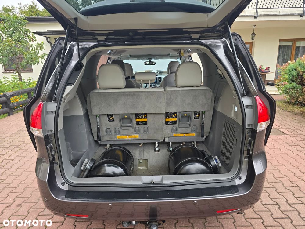 Toyota Sienna 3.5 V6 XLE AWD - 38