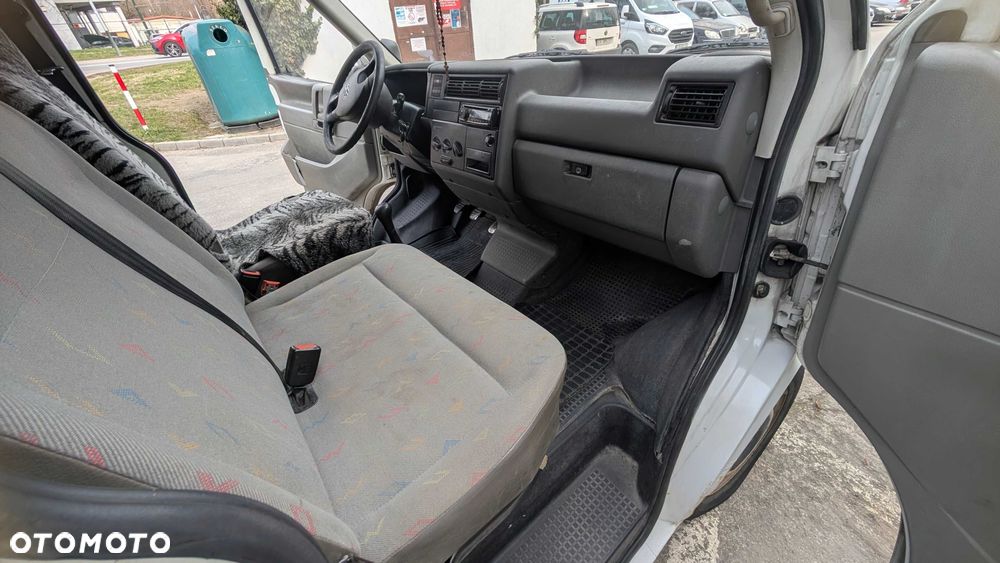 Volkswagen Transporter - 2