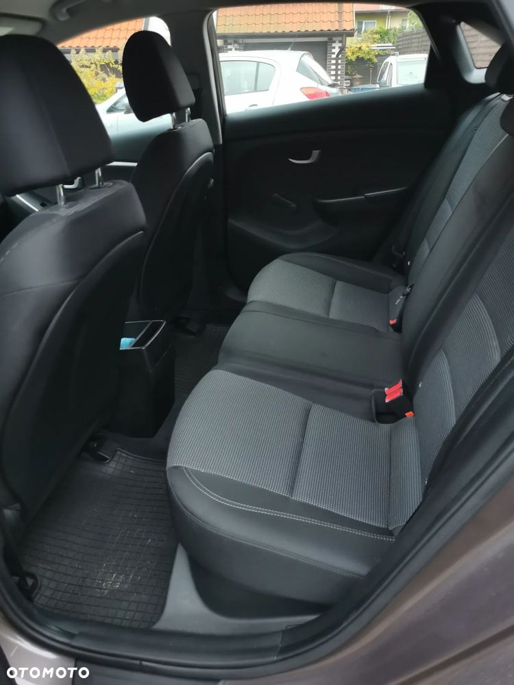 Hyundai i30 1.6 Classic + - 11