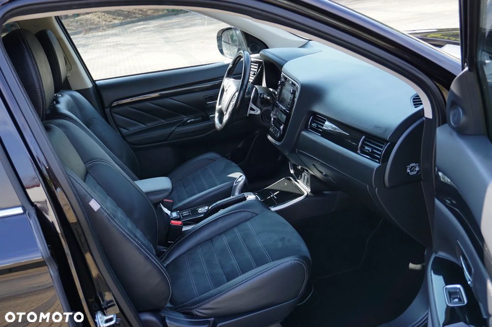 Mitsubishi Outlander 2.0 4WD Plus - 26