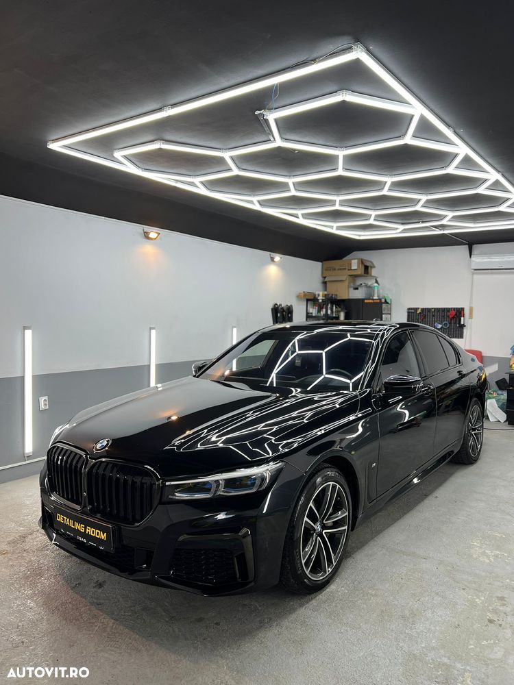 BMW Seria 7 740d xDrive MHEV - 13