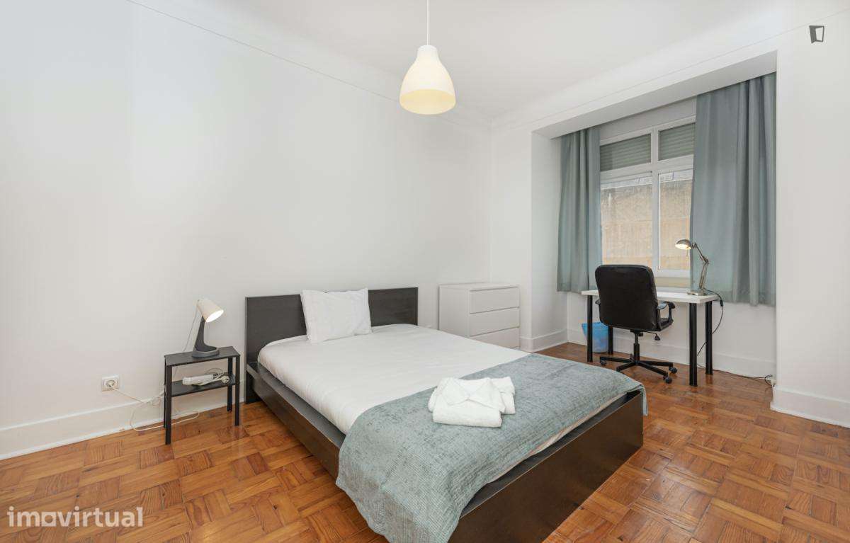 Quarto - localizado em Sete Rios Lisbon