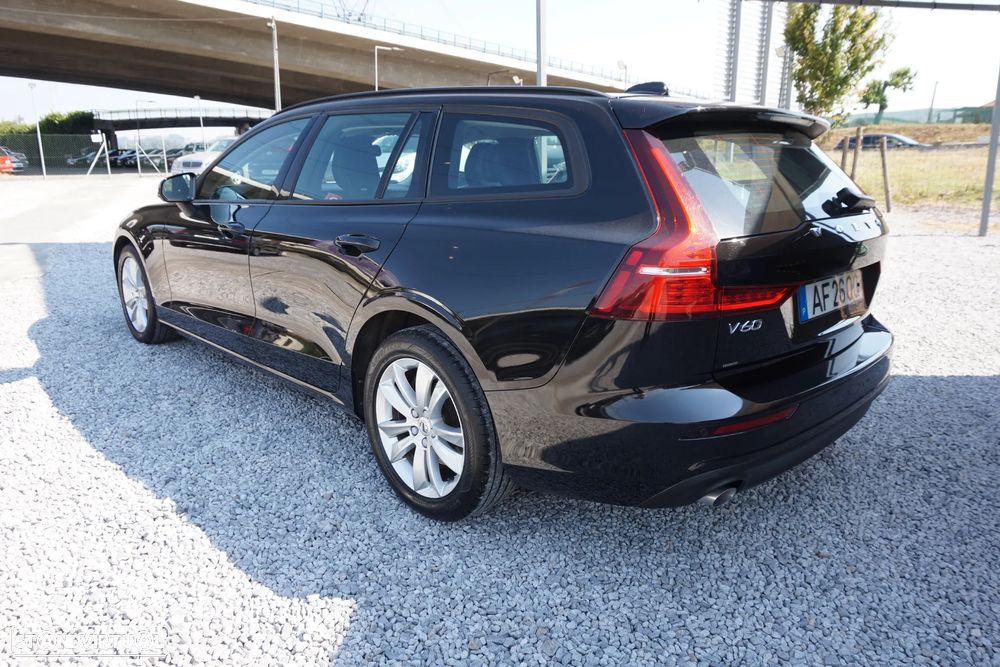 Volvo V60 2.0 B4 Momentum Core Geartronic - 5