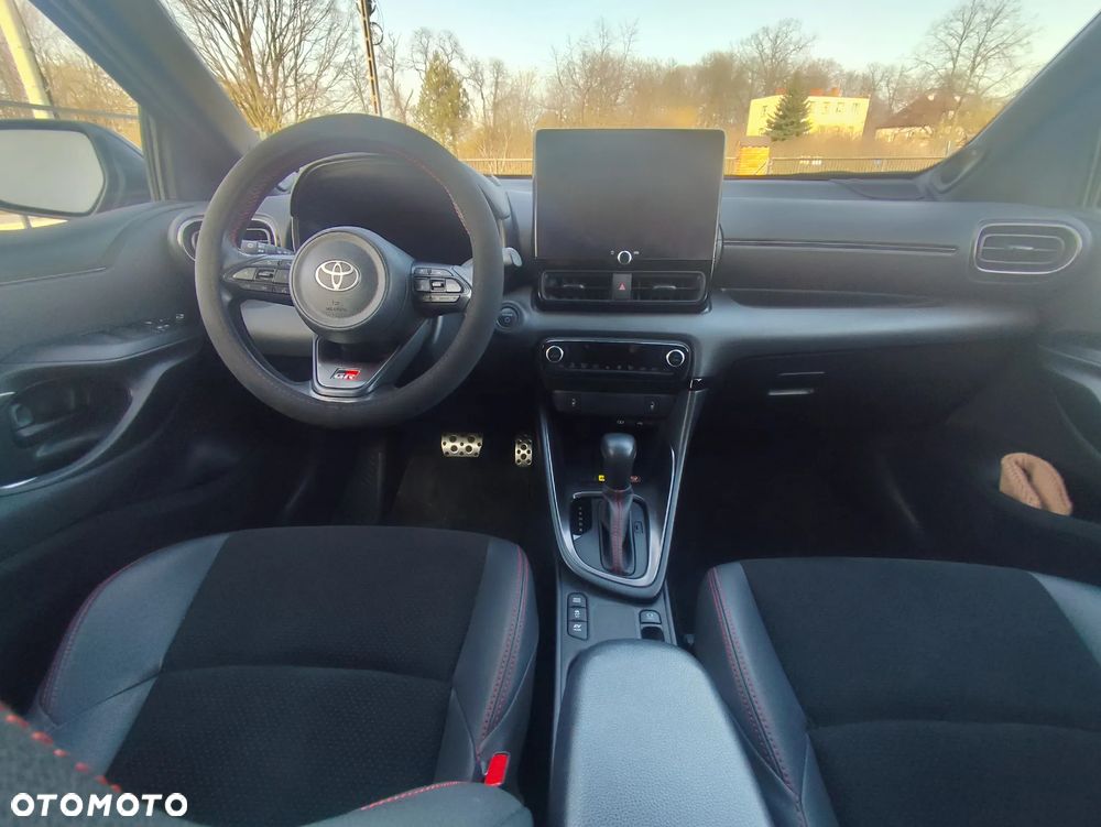 Toyota Yaris - 10