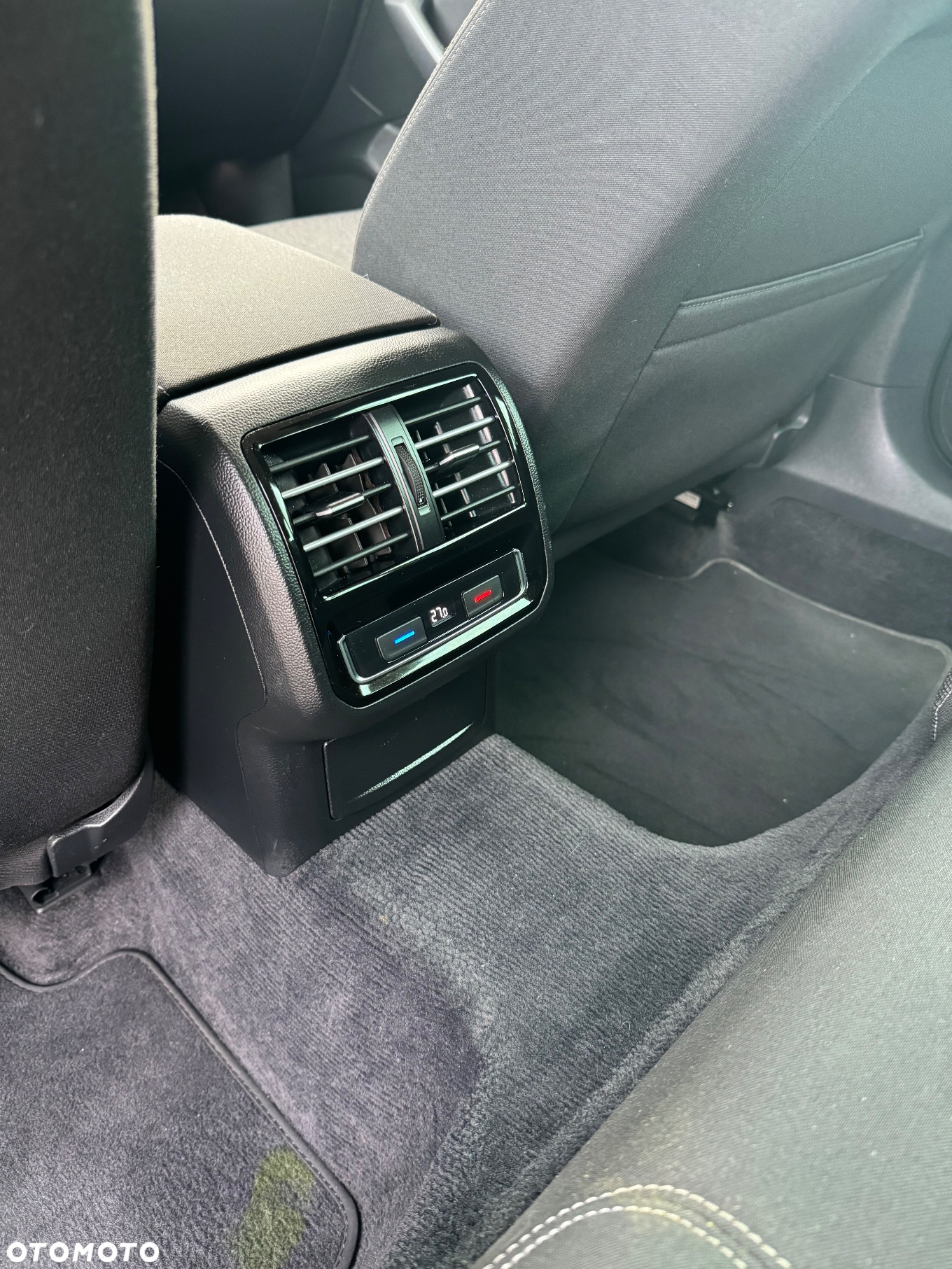 Volkswagen Passat Variant 1.6 TDI SCR DSG Comfortline - 8