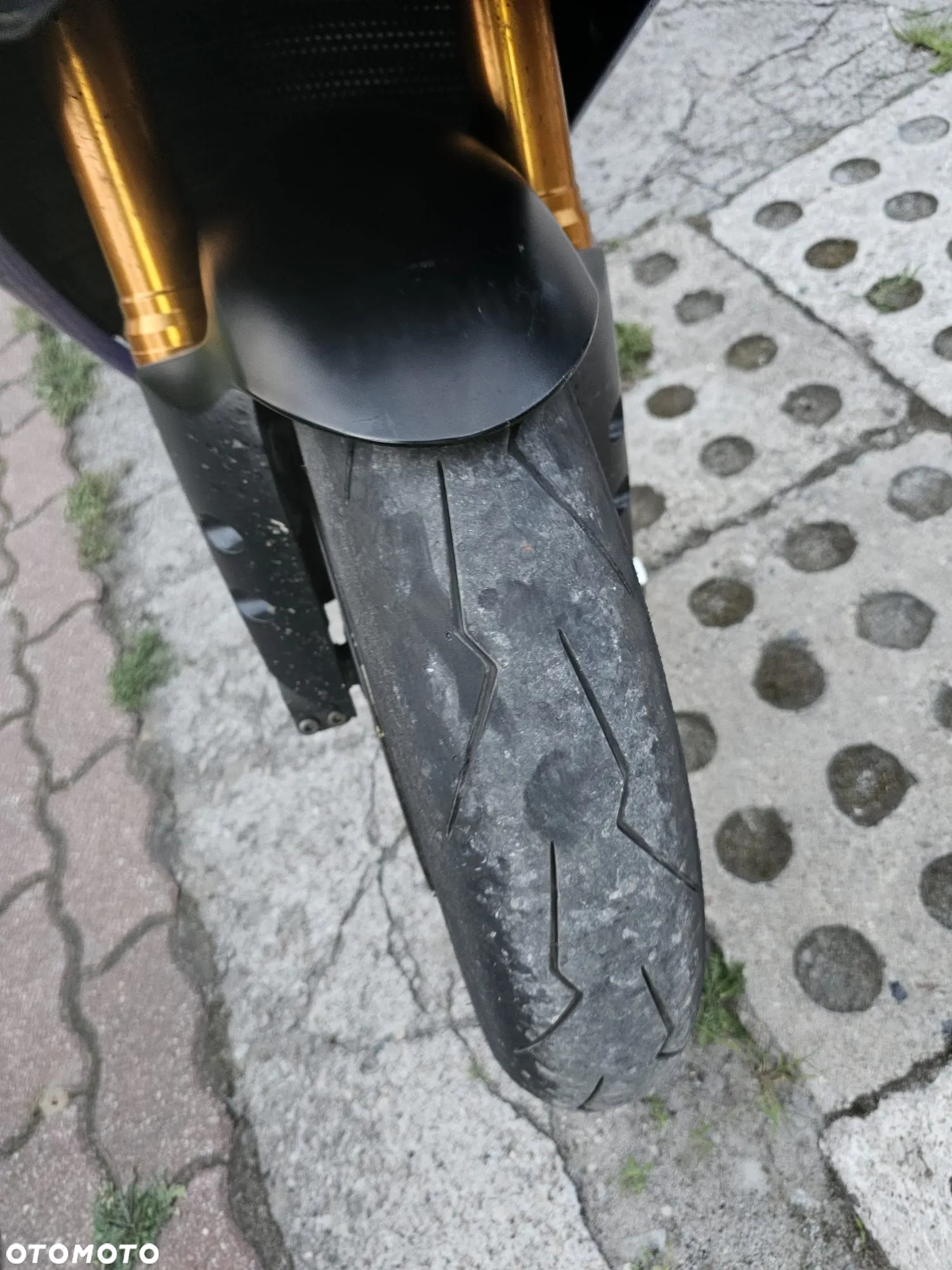 Yamaha R1 - 8