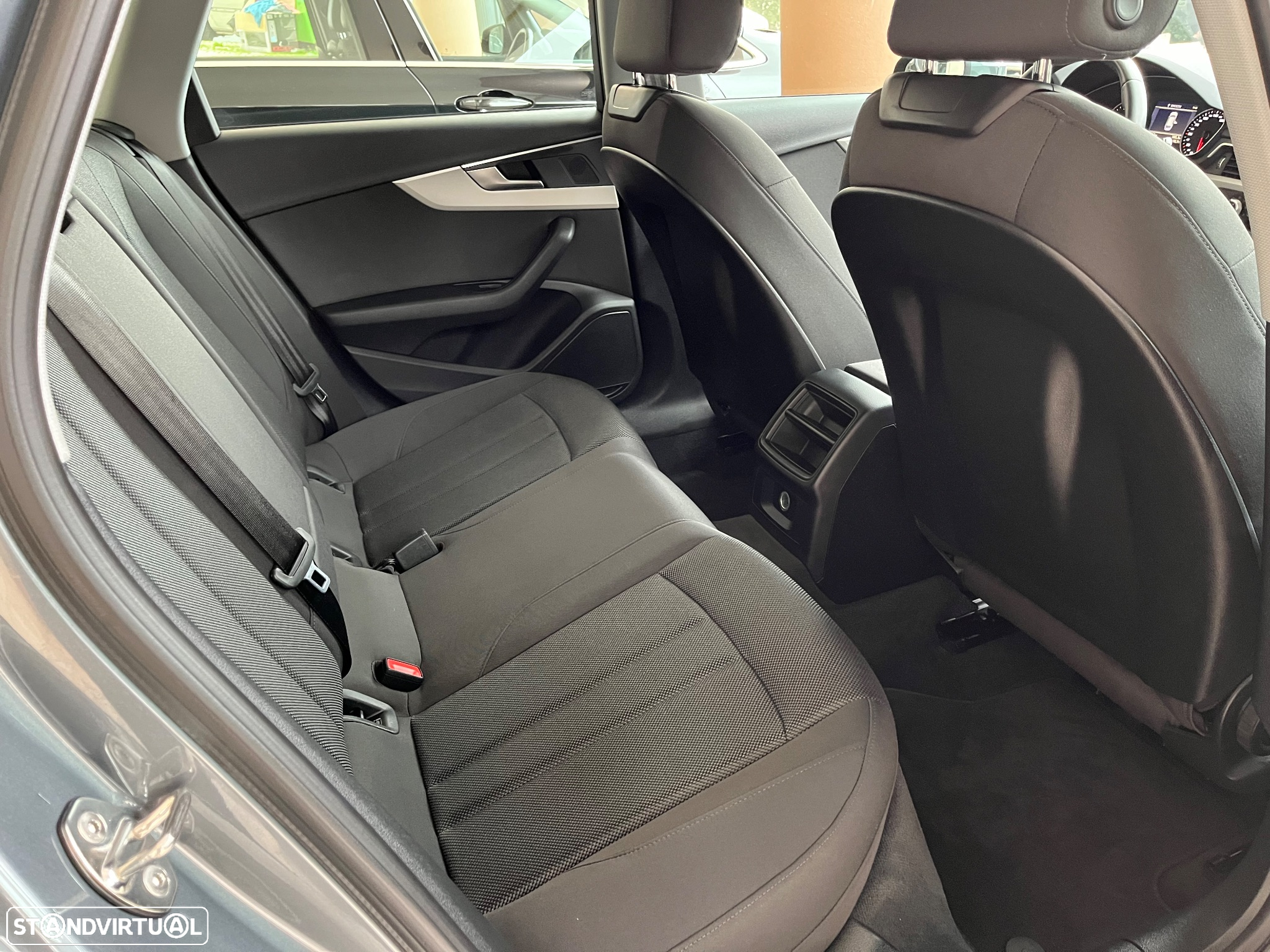 Audi A4 Avant 35 TDI Design S tronic - 38