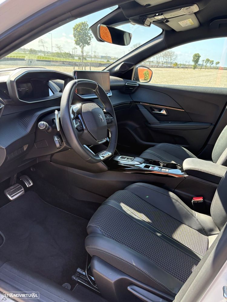 Peugeot 208 1.2 PureTech GT Line EAT8 - 6