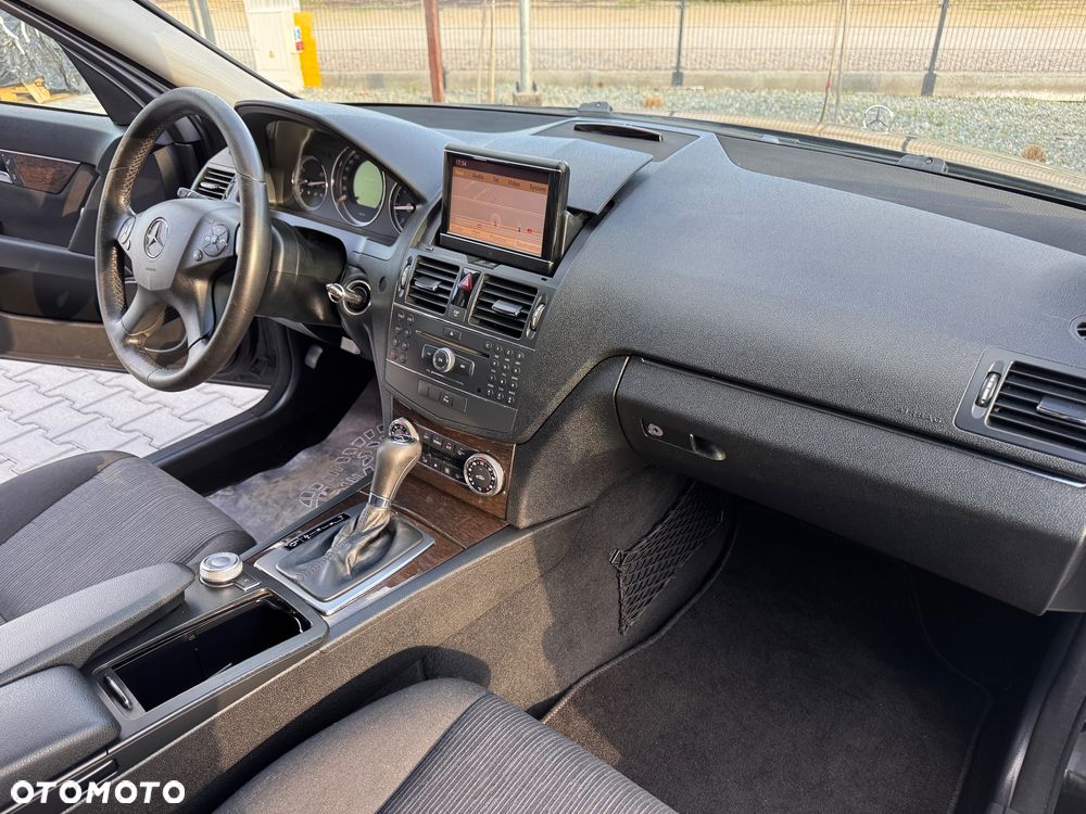 Mercedes-Benz Klasa C 220 CDI DPF Automatik Elegance - 29