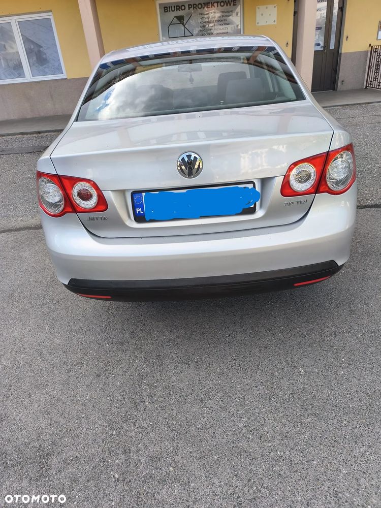 Volkswagen Jetta 2.0 TDI Sportline - 2