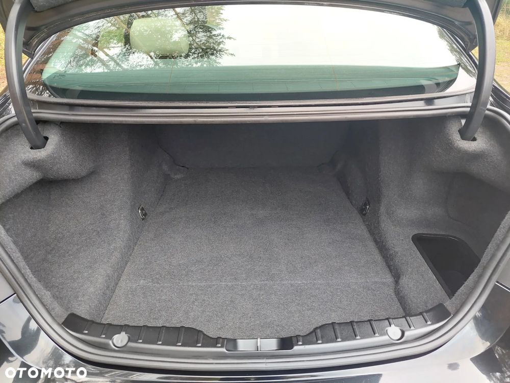 BMW Seria 5 528i Sport-Aut - 30