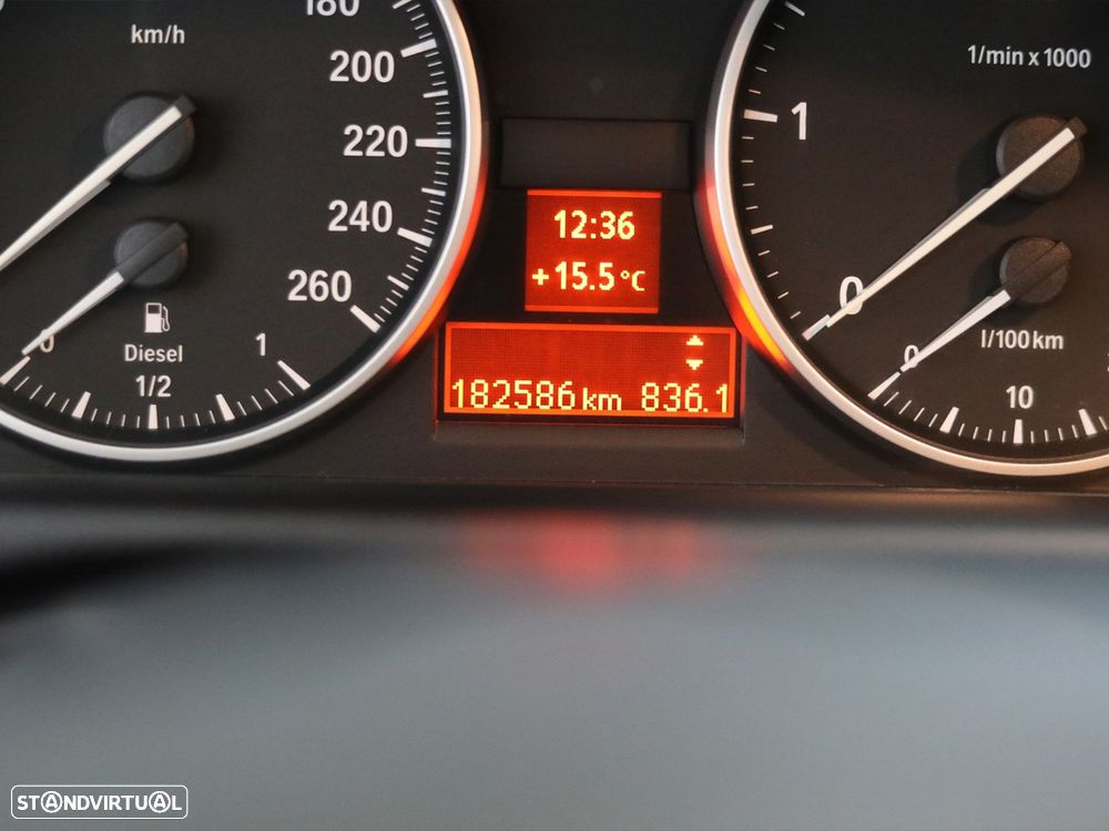 BMW 318 d Sport - 11