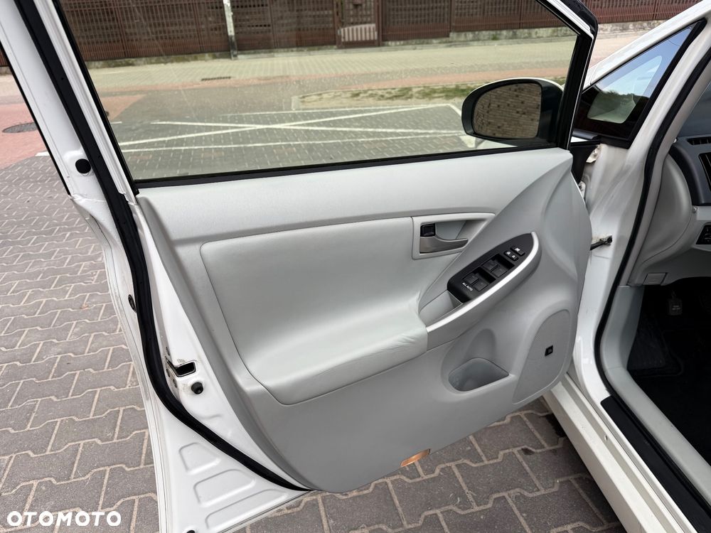 Toyota Prius 1.8 HSD Premium - 10