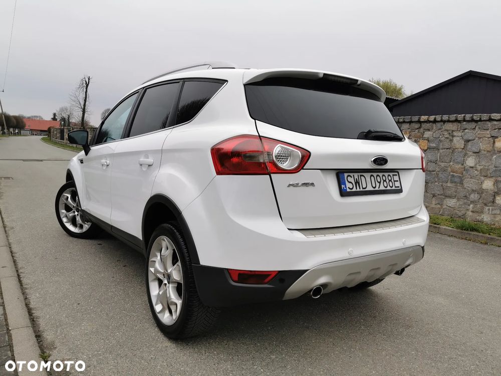 Ford Kuga 2.0 TDCi 2x4 Titanium - 4