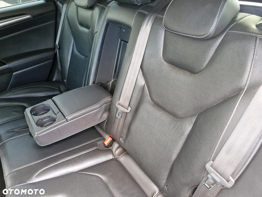 Ford Mondeo - 32