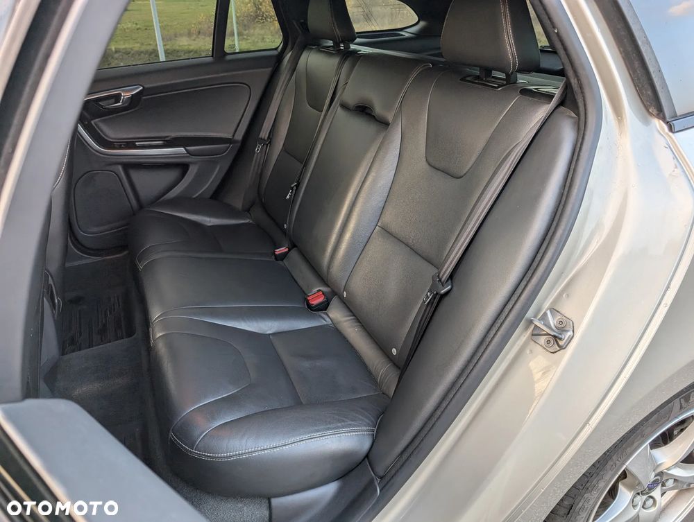 Volvo V60 D4 Summum - 13