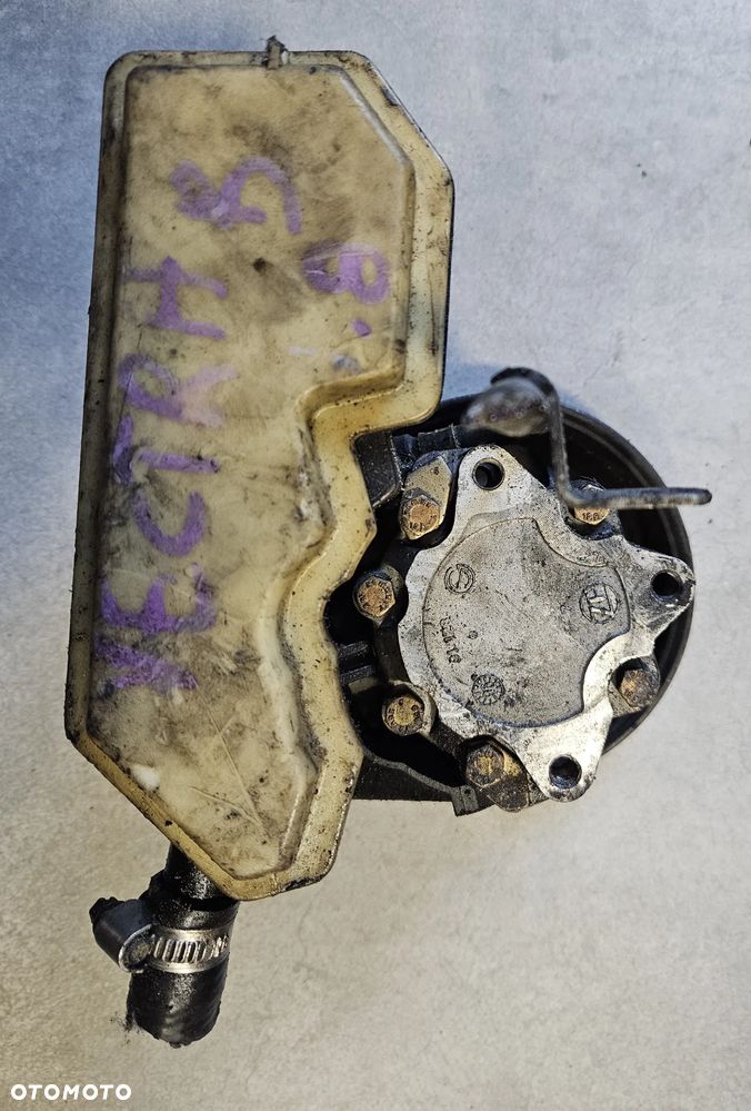 Opel Vectra B 1.6 16v  pompa wspomagania kierownicy - 2