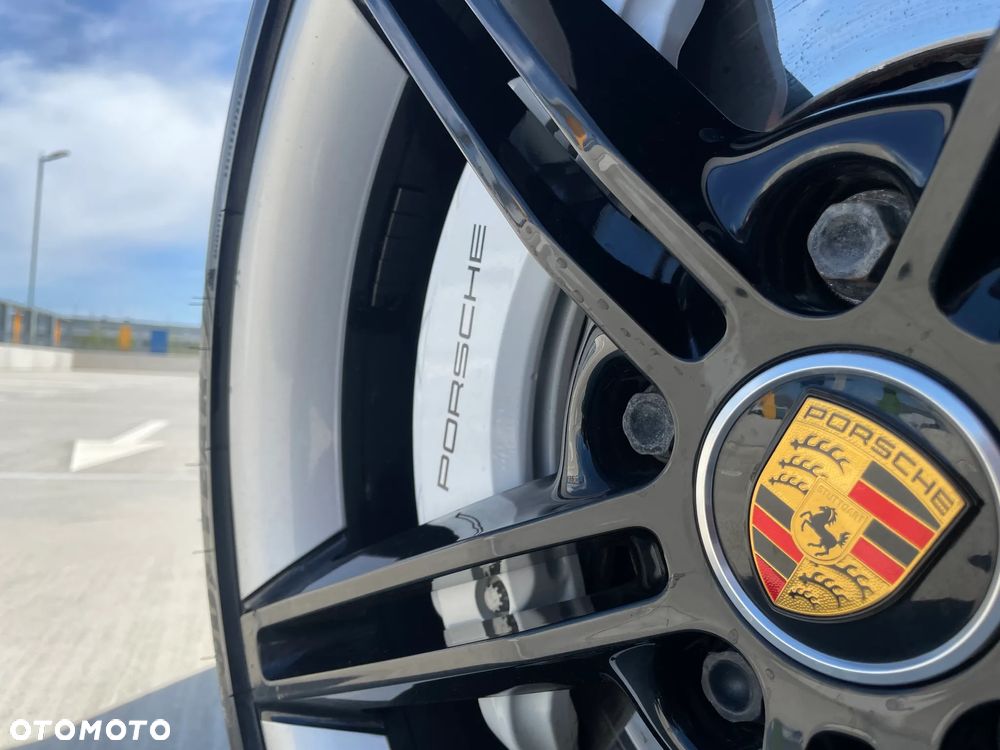 Porsche Taycan Turbo - 19