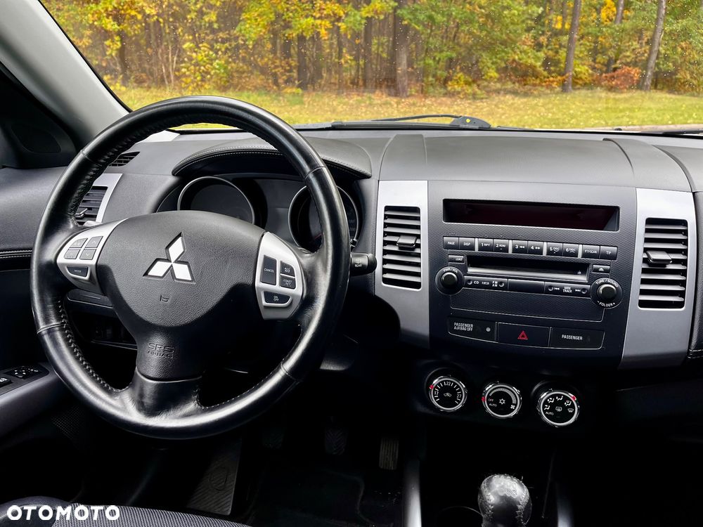 Mitsubishi Outlander 2.0 DI-D 4WD Invite - 30