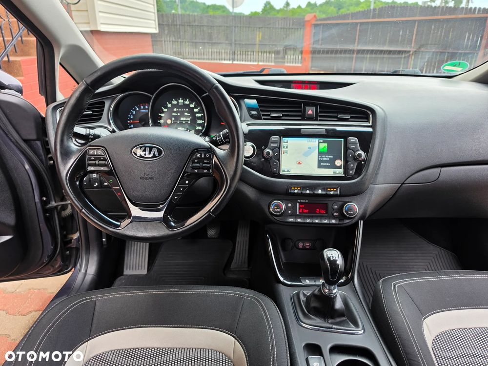 Kia Ceed 1.6 CRDi 136 ISG Platinum Edition - 28