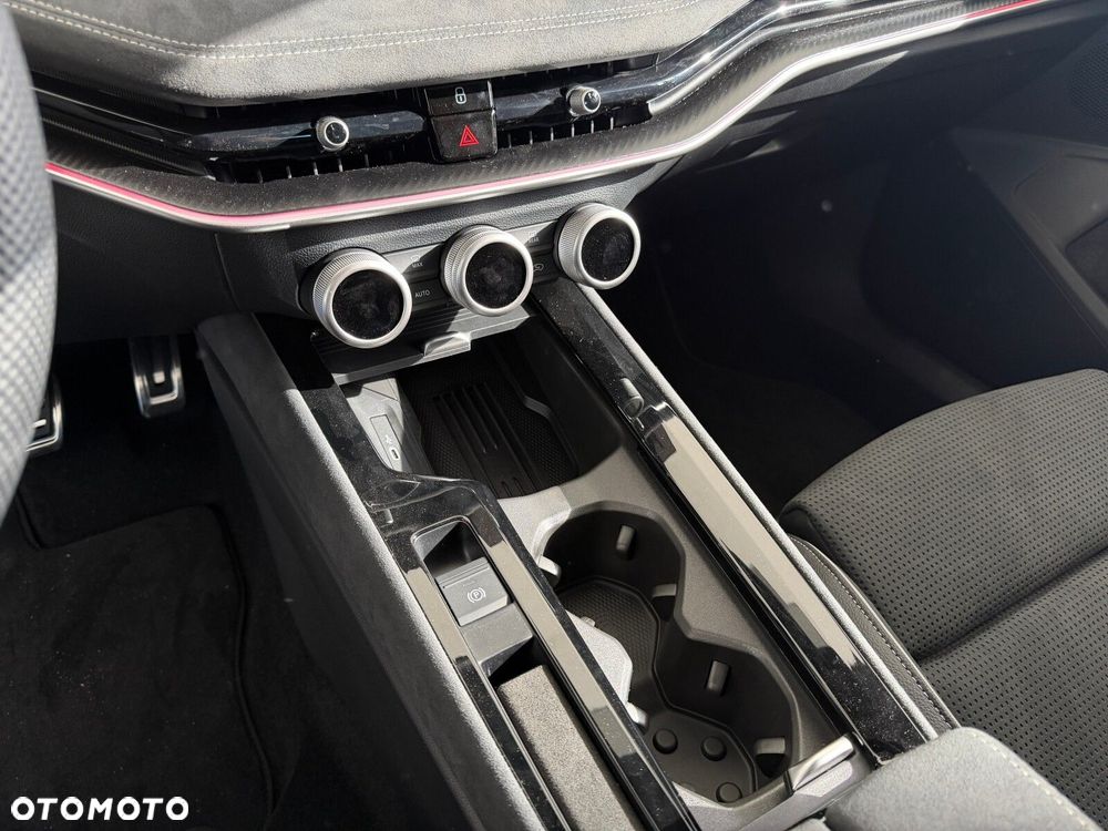 Skoda Superb 1.5 TSI mHEV Sportline DSG - 20