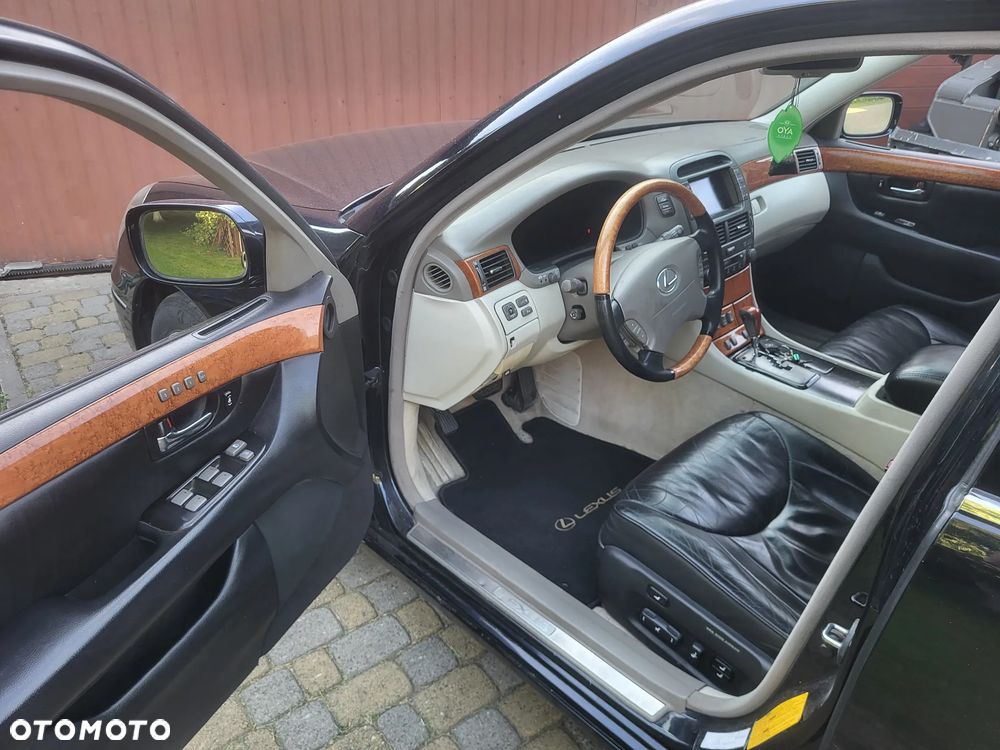 Lexus LS Prezydent - 17