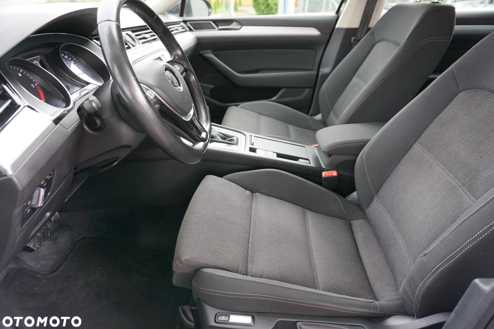Volkswagen Passat Variant 2.0 TDI SCR DSG Comfortline - 8