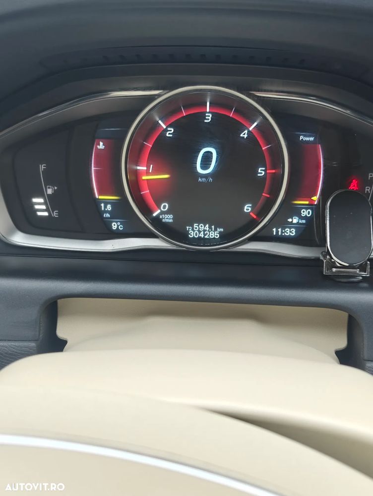 Volvo XC 60 D5 AWD Momentum - 6